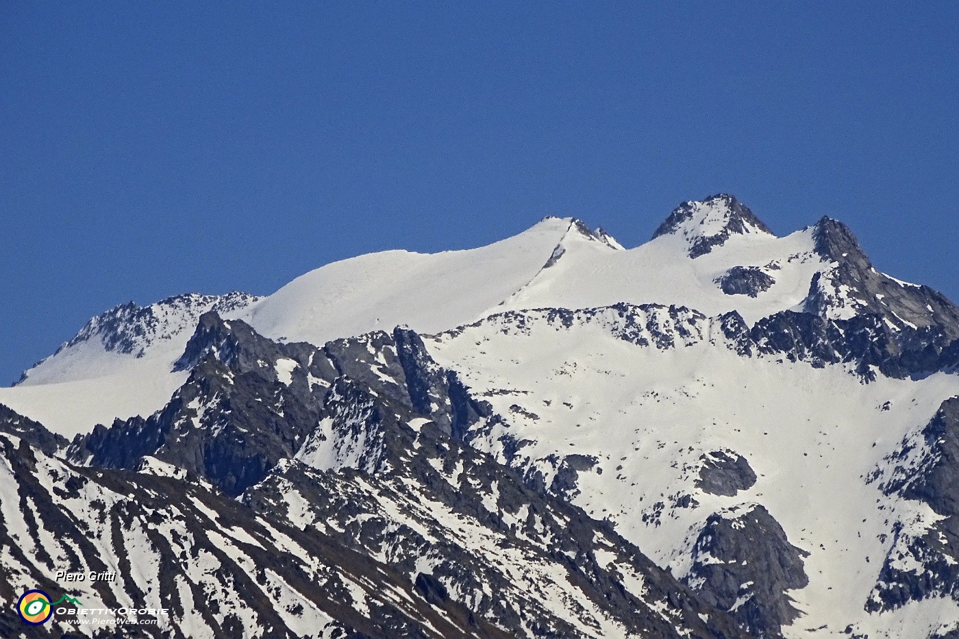 51 Zoom verso il gruppo dell'Adamello col Pian di neve.JPG -                                